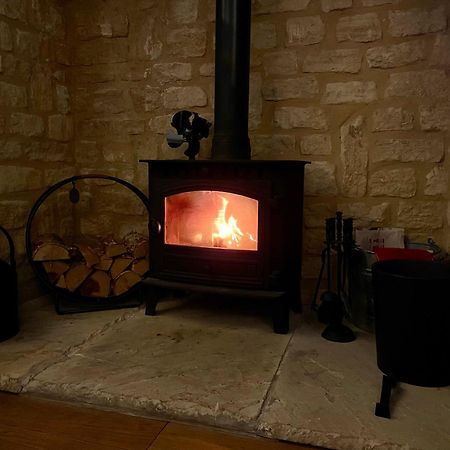 Cosy Cotswold Lodge By Your Home Here - Summer Sale For 3 Plus Nights - Ideal For Families With Log-Burner, Spa, Private Parking And Heated Swimming Pools Ashton Keynes Eksteriør bilde