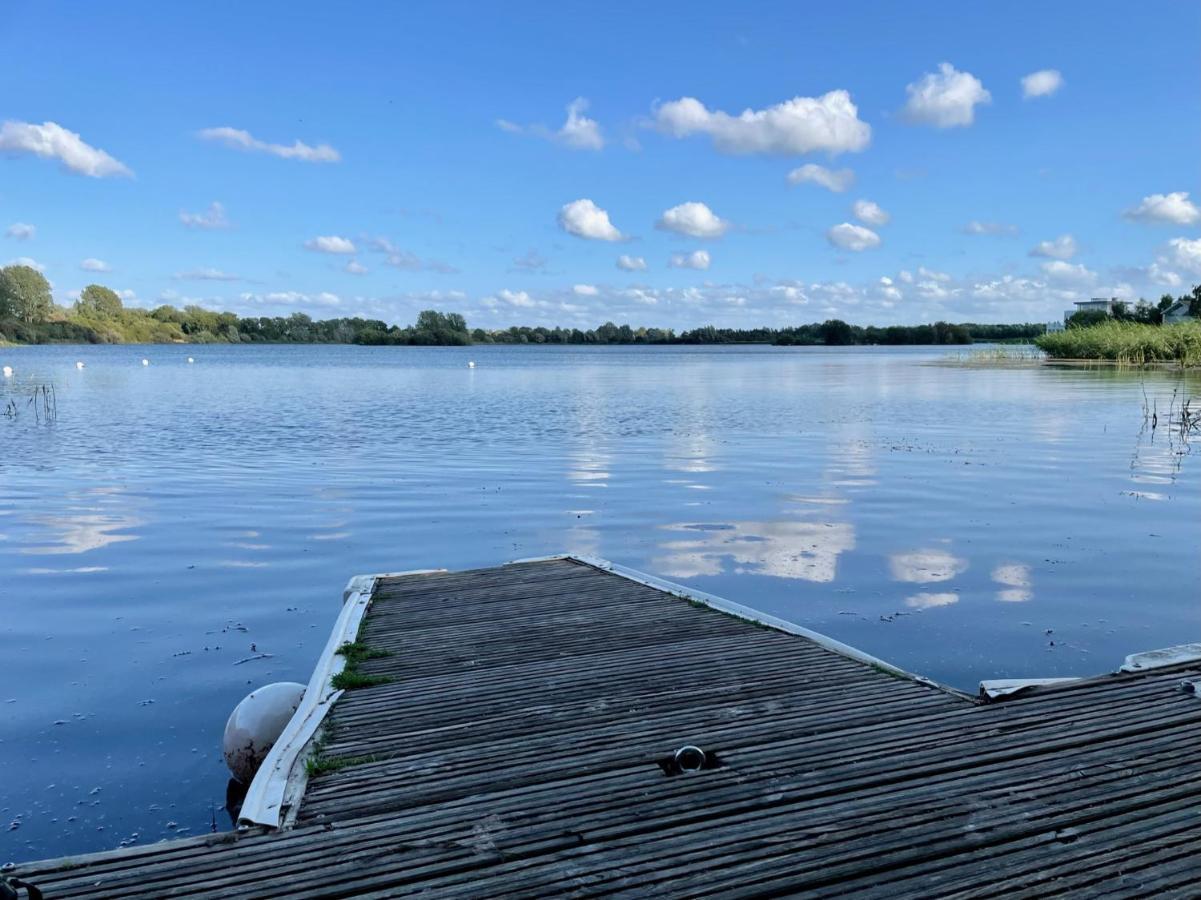 Cosy Cotswold Lodge By Your Home Here - Summer Sale For 3 Plus Nights - Ideal For Families With Log-Burner, Spa, Private Parking And Heated Swimming Pools Ashton Keynes Eksteriør bilde