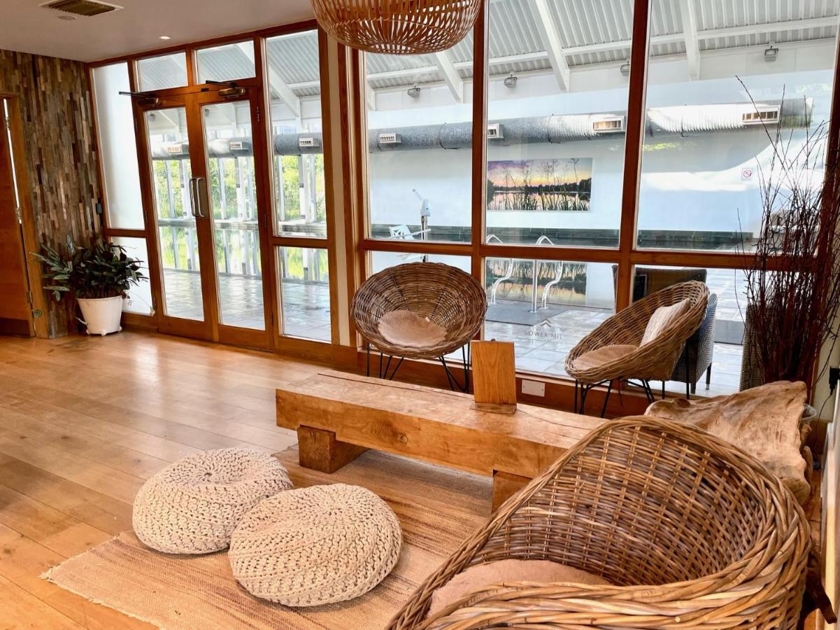 Cosy Cotswold Lodge By Your Home Here - Summer Sale For 3 Plus Nights - Ideal For Families With Log-Burner, Spa, Private Parking And Heated Swimming Pools Ashton Keynes Eksteriør bilde