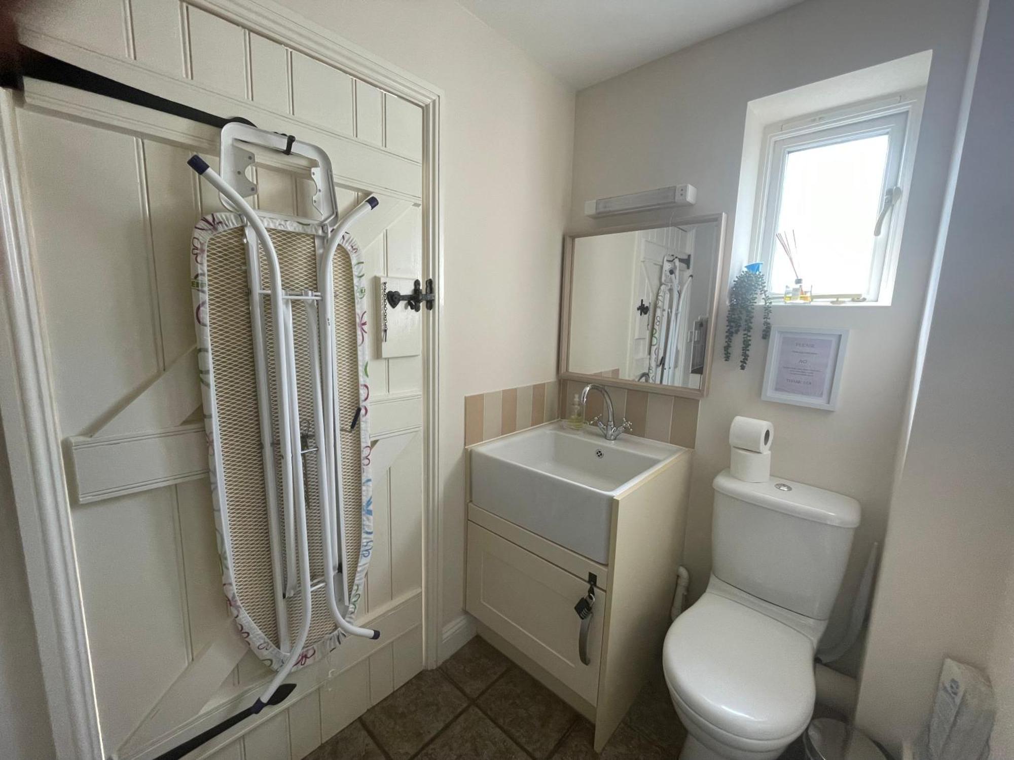 Cosy Cotswold Lodge By Your Home Here - Summer Sale For 3 Plus Nights - Ideal For Families With Log-Burner, Spa, Private Parking And Heated Swimming Pools Ashton Keynes Eksteriør bilde