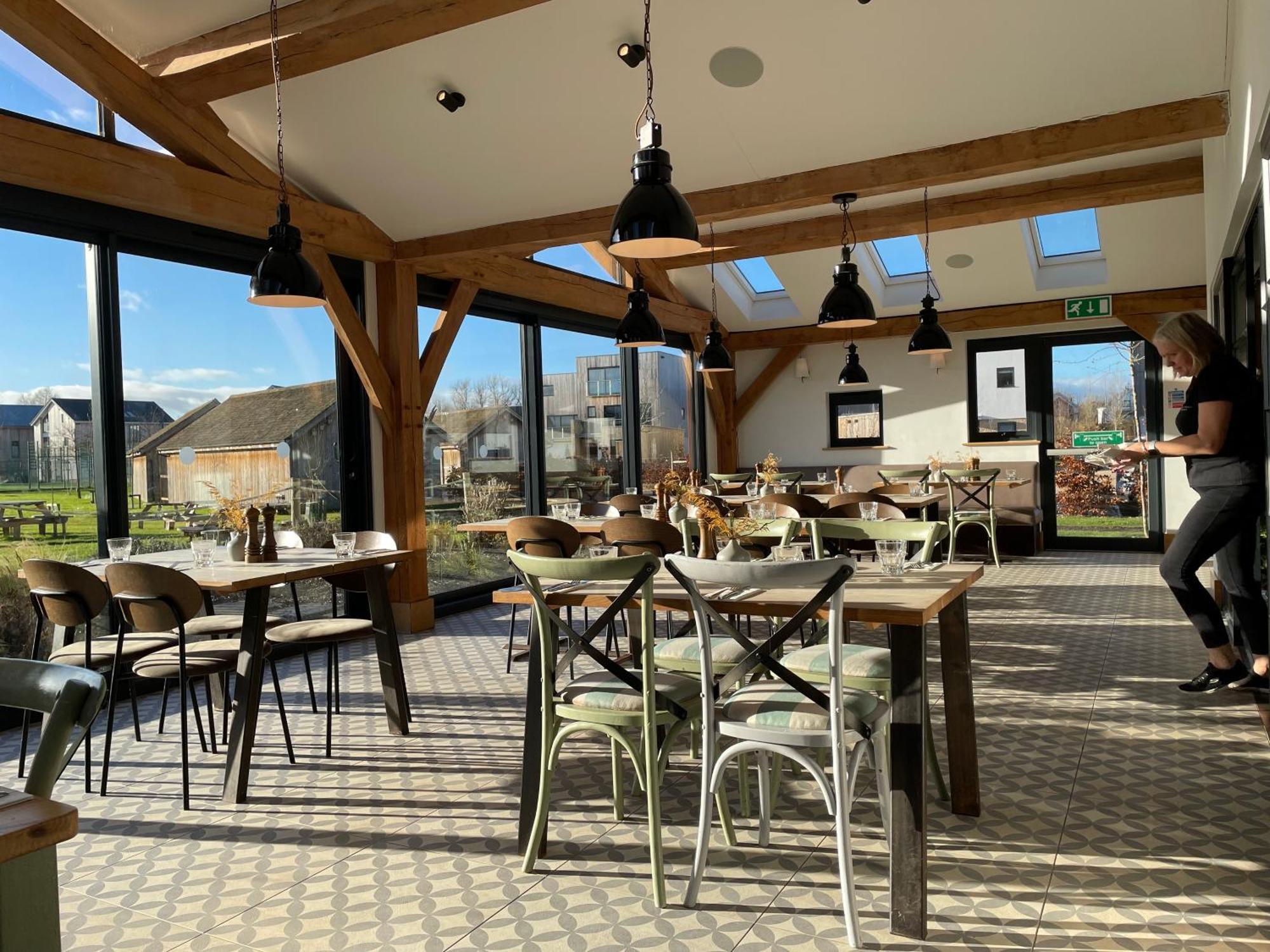 Cosy Cotswold Lodge By Your Home Here - Summer Sale For 3 Plus Nights - Ideal For Families With Log-Burner, Spa, Private Parking And Heated Swimming Pools Ashton Keynes Eksteriør bilde