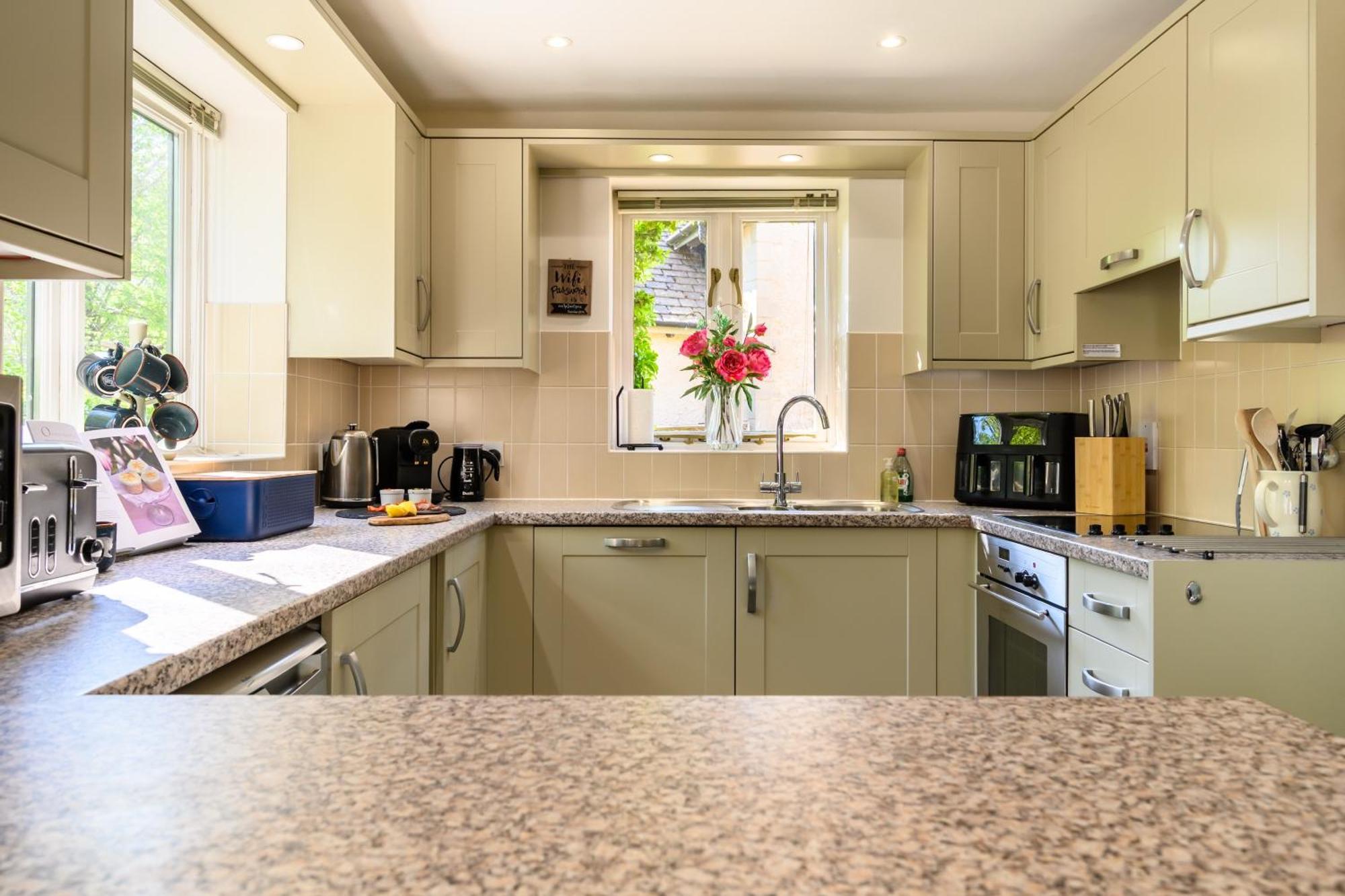 Cosy Cotswold Lodge By Your Home Here - Summer Sale For 3 Plus Nights - Ideal For Families With Log-Burner, Spa, Private Parking And Heated Swimming Pools Ashton Keynes Eksteriør bilde