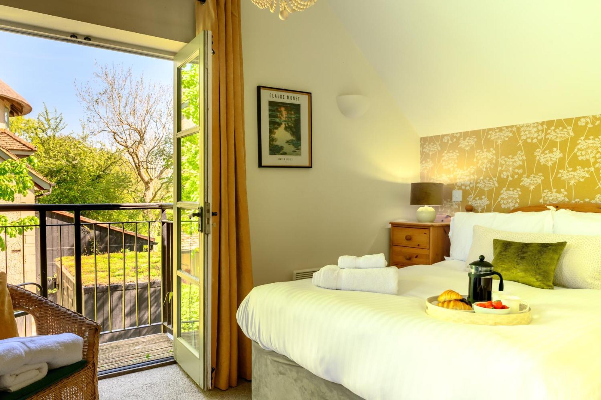 Cosy Cotswold Lodge By Your Home Here - Summer Sale For 3 Plus Nights - Ideal For Families With Log-Burner, Spa, Private Parking And Heated Swimming Pools Ashton Keynes Eksteriør bilde